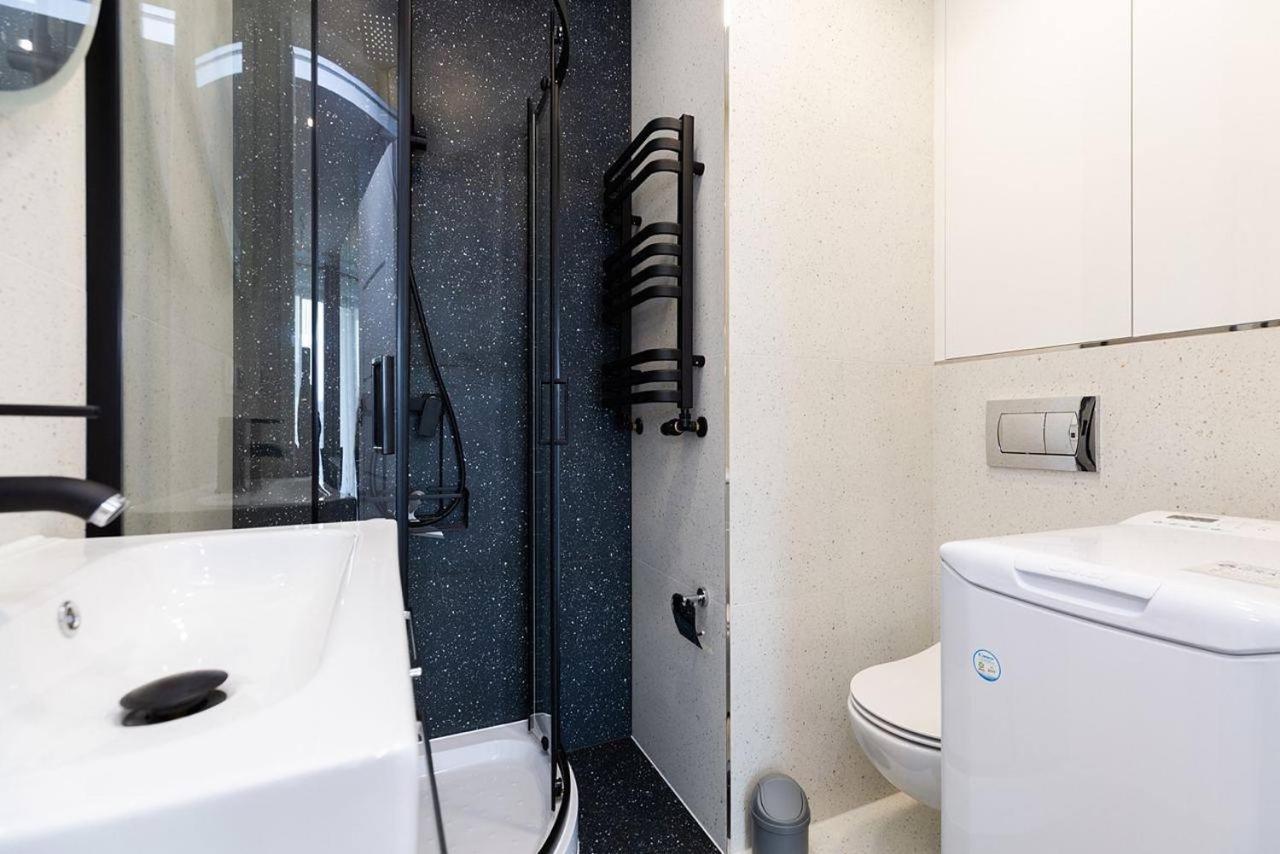 Easy & Comfortable, With Balcony, Very Close To The Center وارسو المظهر الخارجي الصورة