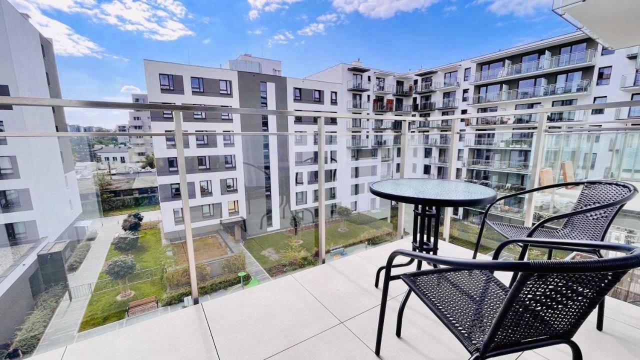 Easy & Comfortable, With Balcony, Very Close To The Center وارسو المظهر الخارجي الصورة