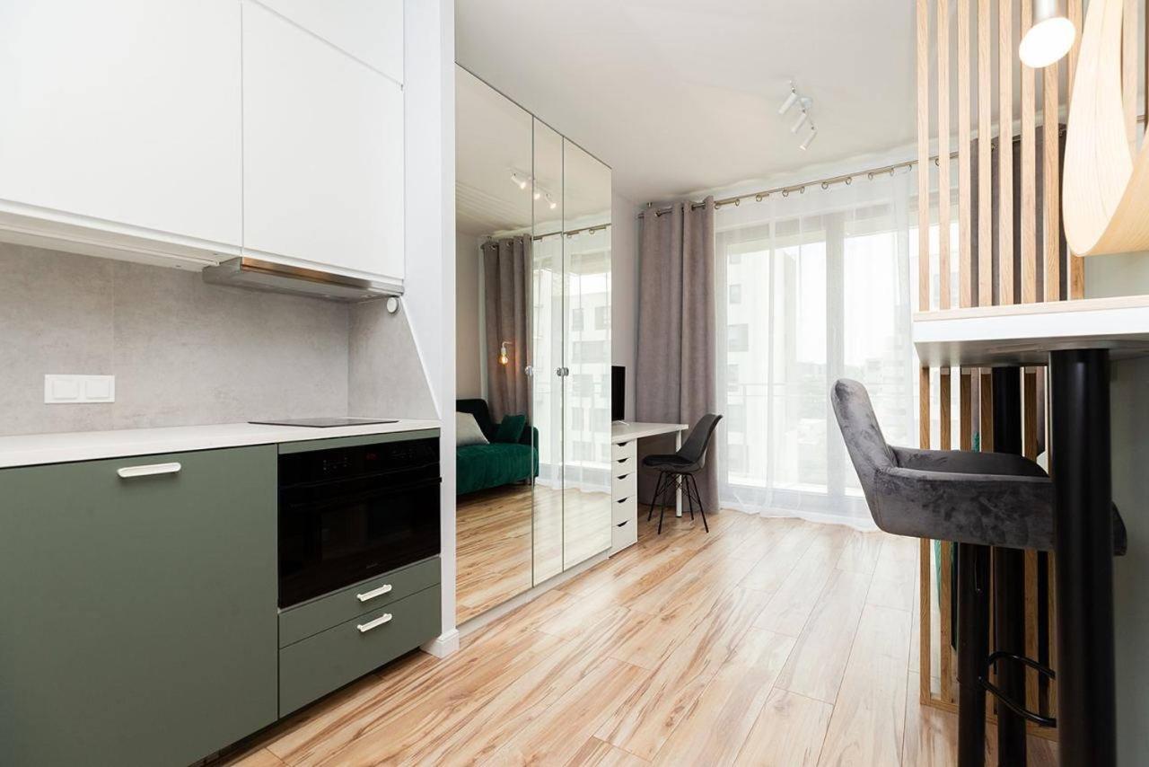 Easy & Comfortable, With Balcony, Very Close To The Center وارسو المظهر الخارجي الصورة