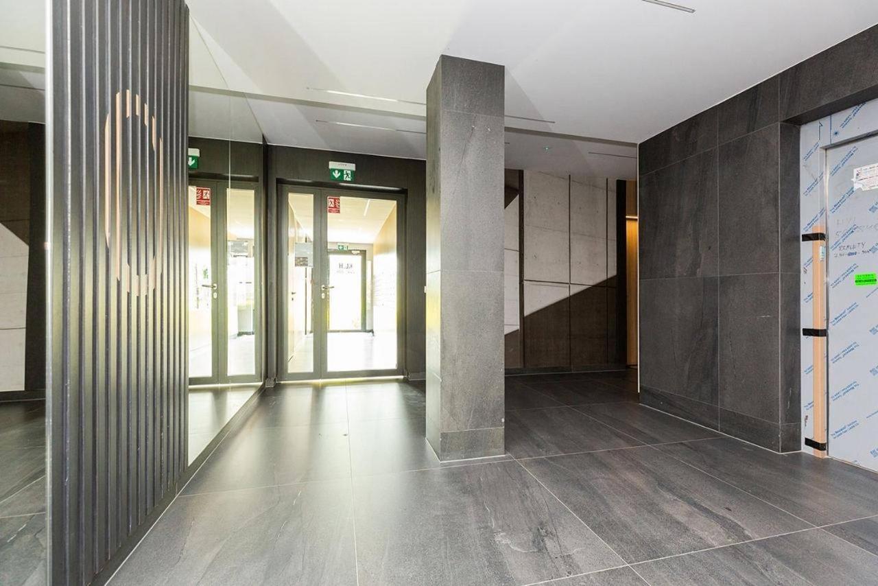 Easy & Comfortable, With Balcony, Very Close To The Center وارسو المظهر الخارجي الصورة